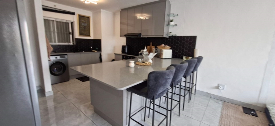 2 Bedroom Property for Sale in Royal Ascot Western Cape